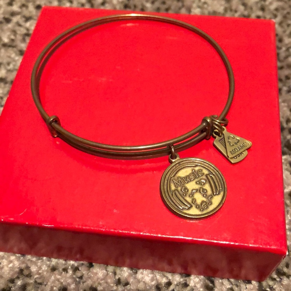 Music Bracelet Gold